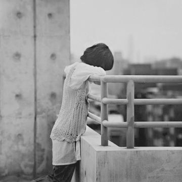 不经意就被记忆点醒..伤感图片,怀旧图片,唯美图片,孤独图片,寂寞图片,黑白图片,美图,QQ个性签名