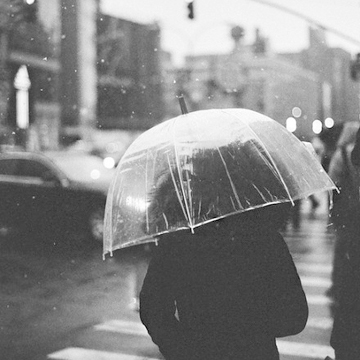 不经意就被记忆点醒..伤感图片,怀旧图片,唯美图片,孤独图片,寂寞图片,黑白图片,美图,QQ个性签名