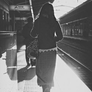 不经意就被记忆点醒..伤感图片,怀旧图片,唯美图片,孤独图片,寂寞图片,黑白图片,美图,QQ个性签名