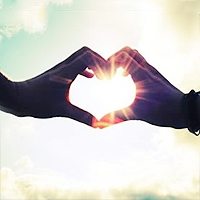 用手摆出心型图案,微信头像,QQ头像