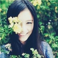 拿玫瑰花的女生头像