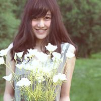 拿花的女生头像